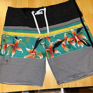 Mossimo Supply Company Board Shorts 38 Surf Wet Dry Swim Trunks Strip Floral